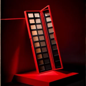 makeup 24 Na zdjęciu znajduje się paleta HUNG VANNGO BEAUTY Timeless Taupes w 20 odcieniach.