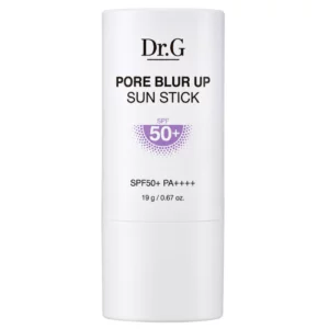 Na zdjęciu znajduje się białe opakowanie Dr.G Pore Blur Up Sun Stick SPF50+ PA++++ 19 g przedstawione na białym tle.