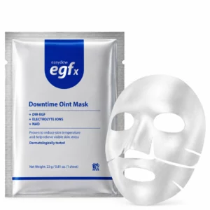 Easydew EGFx Downtime Oint Mask – produkt – srebrne opakowanie Easydew EGFx Downtime Oint Mask z białą maską w płachcie na białym tle.