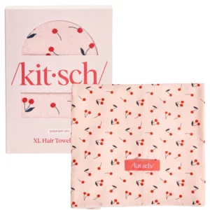 Kitsch Cherry Print XL Hair Towel Wrap – różowy ręcznik z mikrofibry w czerwone wisienki wraz z oryginalnym opakowaniem.