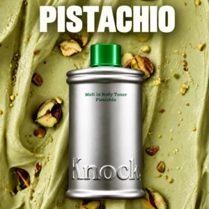 KNOCK Melt In Body Toner Pistachio - tonik do ciała w srebrnym opakowaniu na tle pistacjowego kremu i kawałków pistacji.