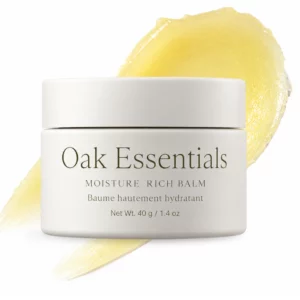Oak Essentials Moisture Rich Balm - odżywczy balsam do twarzy o bogatej konsystencji, 40 g, na białym tle z kremową smugą produktu.