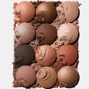 Na zdjęciu znajduje się kolekcja Saie SuperSuede Baked Eyeshadow w różnych matowych i połyskujących odcieniach brązu, beżu, taupe i złota.