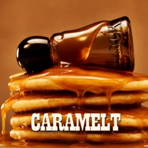 KNOCK Signature Blending Oil Caramelt w bursztynowej butelce, ułożony na stosie puszystych placuszków polanych gęstym karmelem, na ciepłym karmelowym tle; u dołu napis „CARAMELT”.