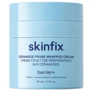 Skinfix Ceramide Prime Whipped Cream - opakowanie produktu - niebieski słoiczek kremu Skinfix Ceramide Prime Whipped Cream 50 ml na białym tle, przeznaczonego do wspierania bariery ochronnej i intensywnego nawilżenia skóry.