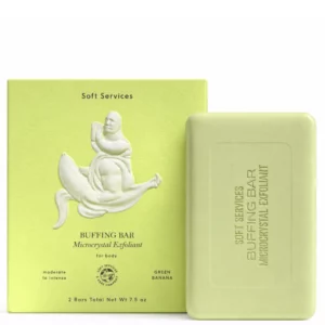 Soft Services Green Banana Buffing Bar Microcrystal Exfoliant - zestaw dwóch zielonych kostek peelingujących do ciała wraz z opakowaniem.