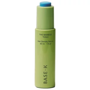 Start 46 BASE-K The Bamboo Tonic Hair Density Serum 30 ml - serum do skóry głowy wspierające pełniejszy, mocniejszy i gęstszy wygląd włosów, w zielonym opakowaniu na białym tle.