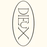 Logo marki Dieux Skin - minimalistyczny czarny logotyp z charakterystycznym, pionowo ułożonym napisem DIEUX, zamkniętym w smukłej owalnej ramce na kremowym tle.