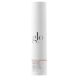 Start 47 Glo Skin Beauty Hydra-Bright AHA Hydrator - nawilżający krem rozświetlający z kwasem mlekowym AHA i witaminą C, 50 ml. Biała butelka z pompką i minimalistycznym logo marki na białym tle.