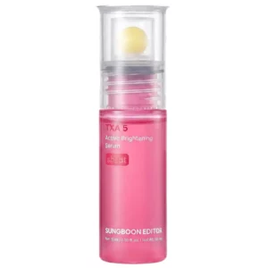 Start 45 Sungboon Editor TXA 5 Vitamin C Brightening Serum 15 ml - różowe serum rozświetlające z kwasem traneksamowym TXA i witaminą C na białym tle.